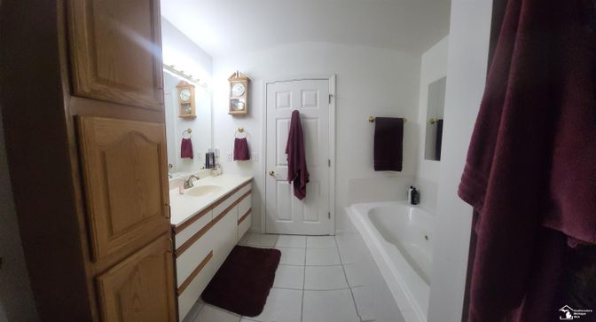 Bathroom, Dual Sink Vanities, Interior