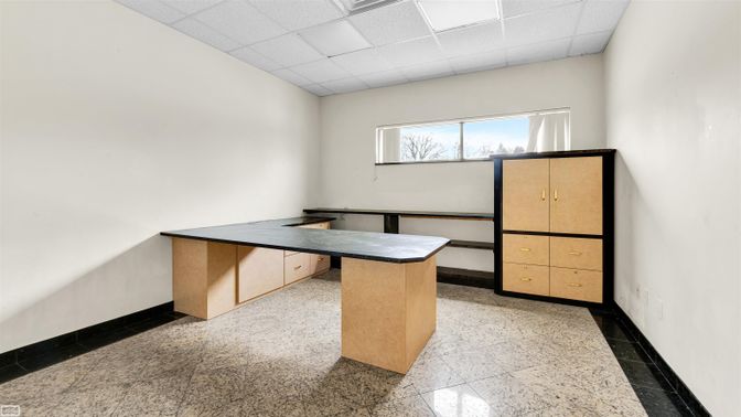 Home Office, Interior