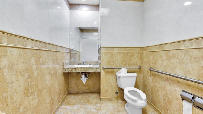 Bathroom, Interior, Recessed Lighting