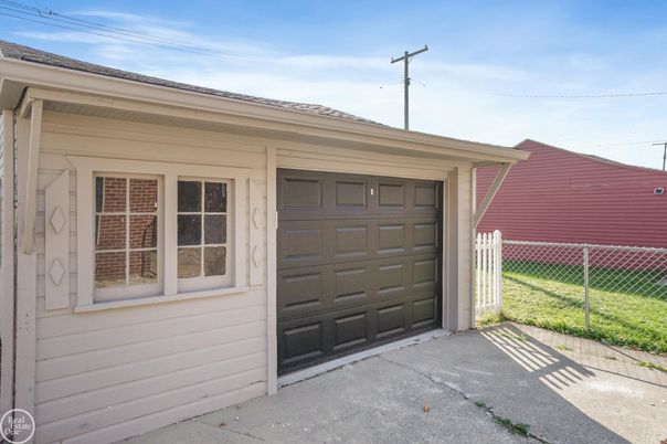 Detached Garage, Exterior