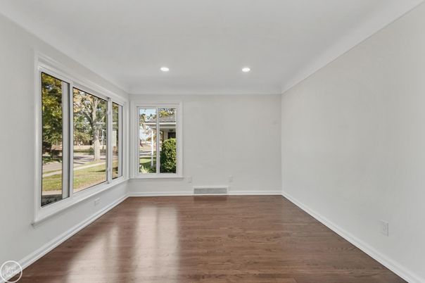 Empty room, Interior, Recessed Lighting, Wood Texture Flooring