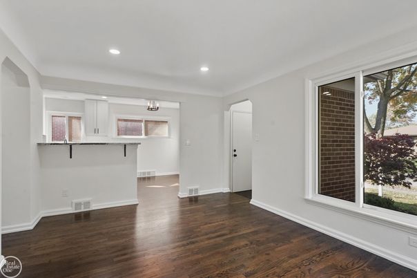 Empty room, Interior, Recessed Lighting, Wood Texture Flooring