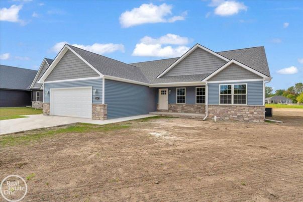 Attached, Exterior, Facade, Ranch