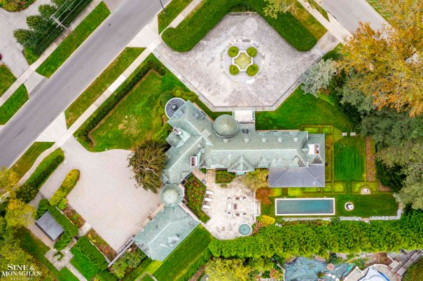 Exterior, Drone