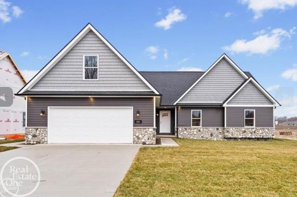 Attached, Exterior, Facade, Farmhouse