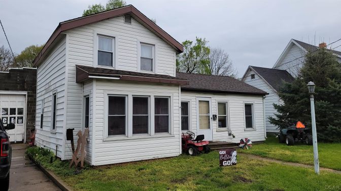 Attached, Exterior, Facade, Farmhouse