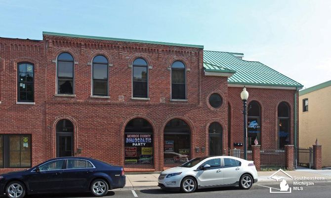 Exterior, Facade, Brick Facade, Rowhouse