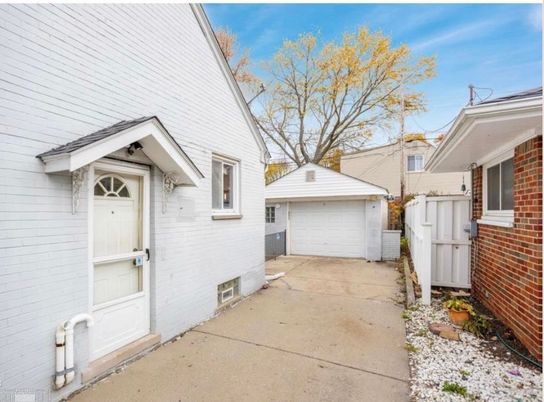 Detached Garage, Exterior