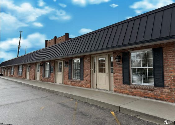 Exterior, Facade, Brick Facade, Ranch