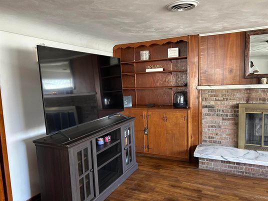 Fireplace, Interior, Kitchen, Wood Texture Flooring