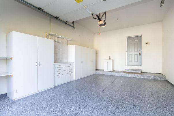 Garage, Interior