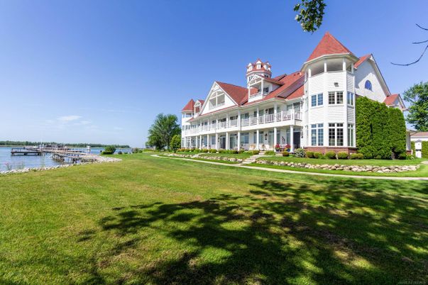 Backyard, Exterior, Facade, Water, Queen Anne Victorian