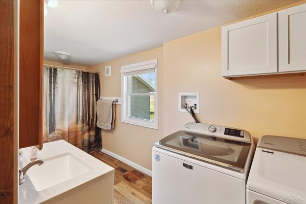 Interior, Washer, Wood Texture Flooring