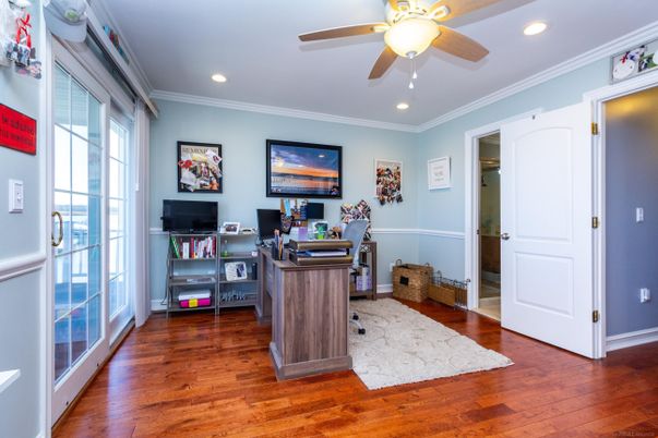 Home Office, Interior, Recessed Lighting, Wood Texture Flooring