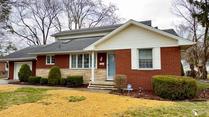 Attached, Exterior, Facade, Brick Facade, Split Level