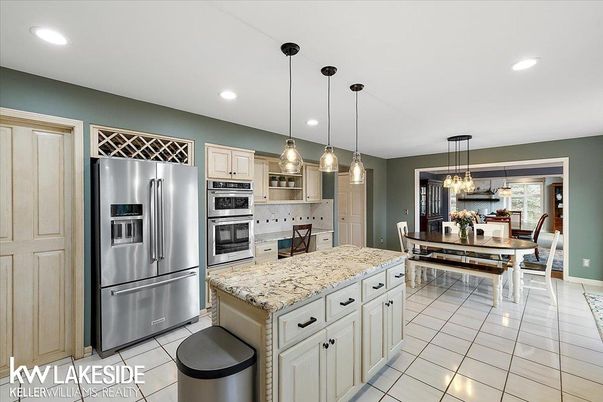 Chandelier, Dining room, Interior, Kitchen, Pendant Lights, Recessed Lighting, Stainless Steel Appliances