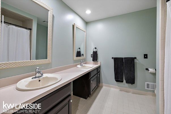 Bathroom, Dual Sink Vanities, Interior, Recessed Lighting