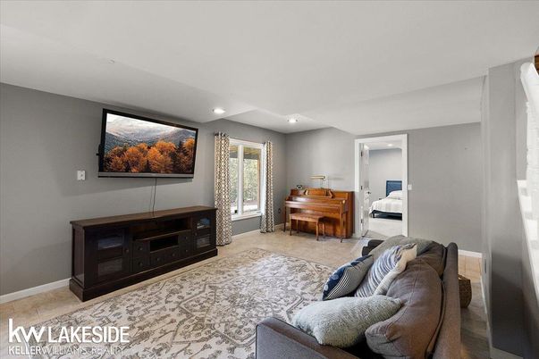 Bedroom, Interior, Piano, Recessed Lighting