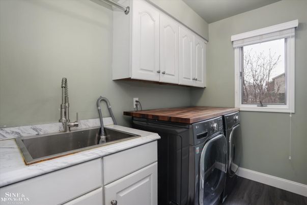 Interior, Washer, Wood Texture Flooring