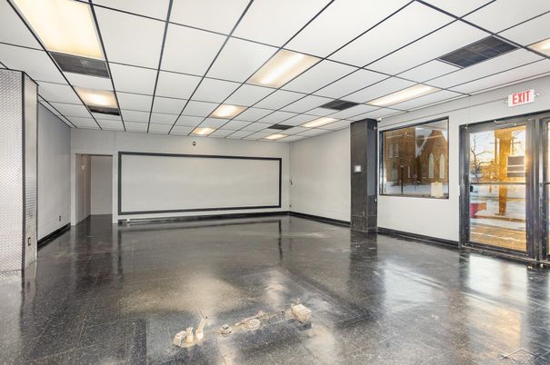 Empty room, Interior, Projection Screen, Recessed Lighting