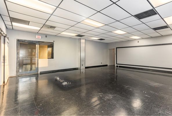Empty room, Interior, Projection Screen, Recessed Lighting