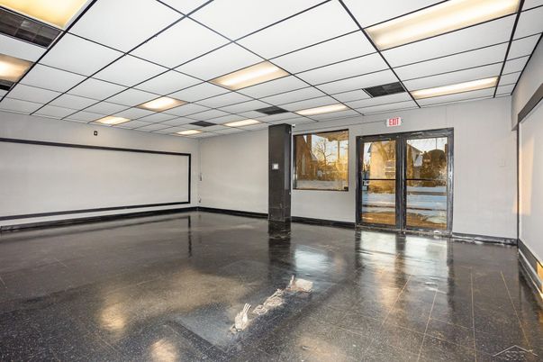 Empty room, Interior, Projection Screen, Recessed Lighting