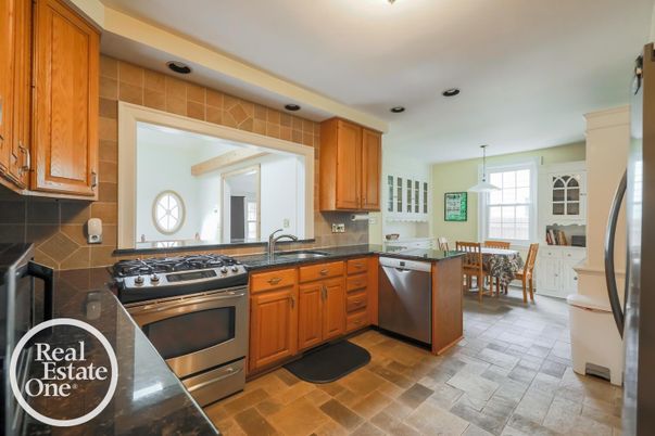 Dining room, Interior, Kitchen, Pendant Lights, Stainless Steel Appliances