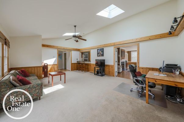 Home Office, Interior