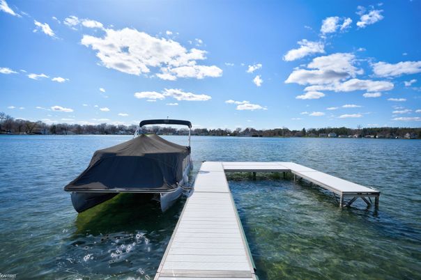 Exterior, Lake