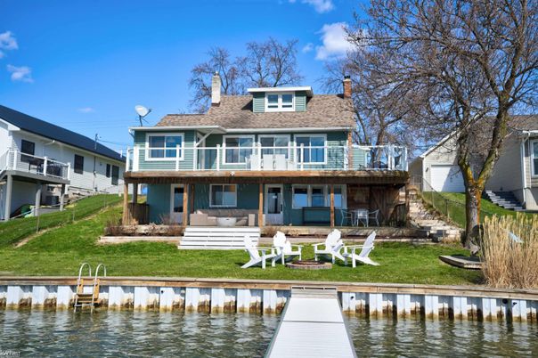 Exterior, Lake