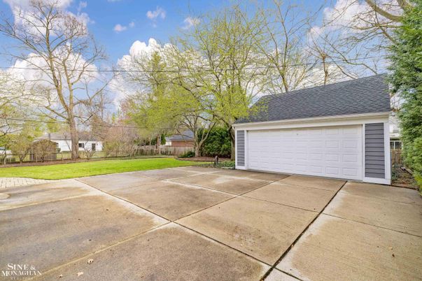 Detached Garage, Exterior