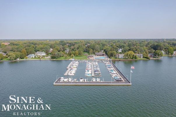Exterior, Lake