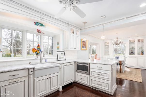 Chandelier, Dining room, Interior, Kitchen, Pendant Lights, Recessed Lighting, Wood Texture Flooring