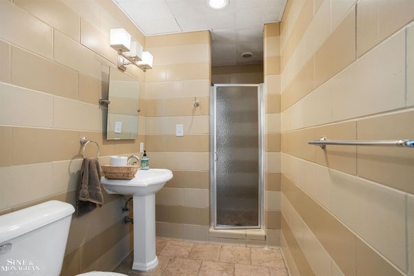Bathroom, Interior, Recessed Lighting