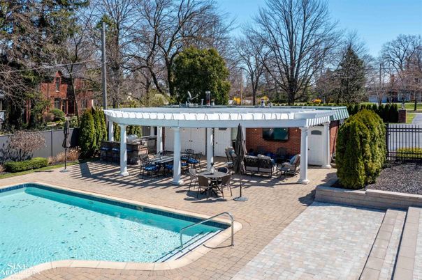 Exterior, Pool