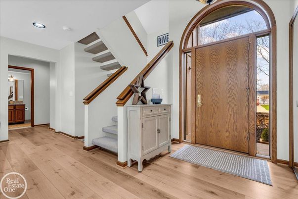 Interior, Recessed Lighting, Wood Texture Flooring