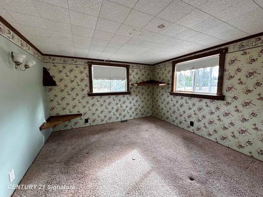 Empty room, Interior
