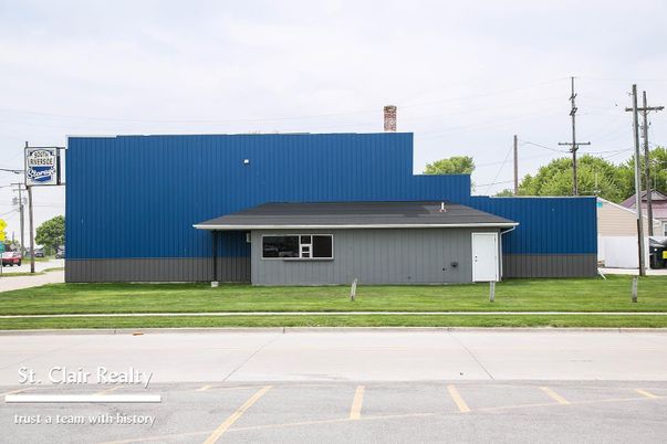 Exterior, Facade, Modern