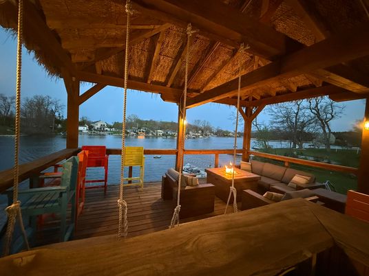 Exterior, Lake