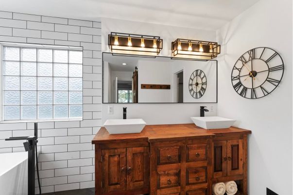 Bathroom, Dual Sink Vanities, Interior