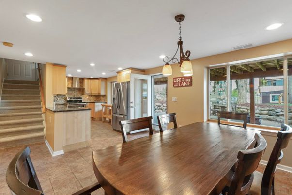 Dining room, Interior, Kitchen, Pendant Lights, Recessed Lighting, Stainless Steel Appliances