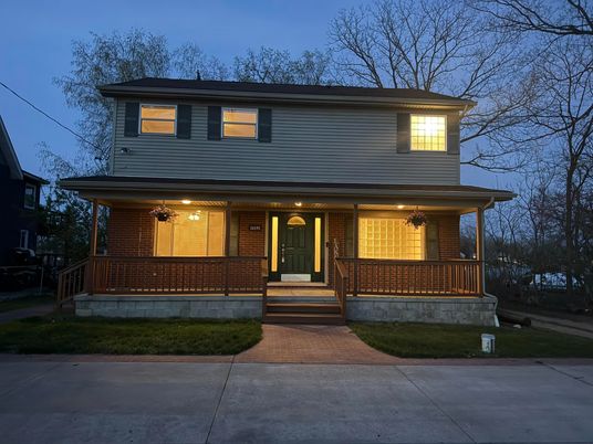 Exterior, Facade, American Foursquare