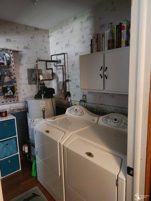 Interior, Washer, Wood Texture Flooring