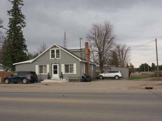 Exterior, Facade, Log Home