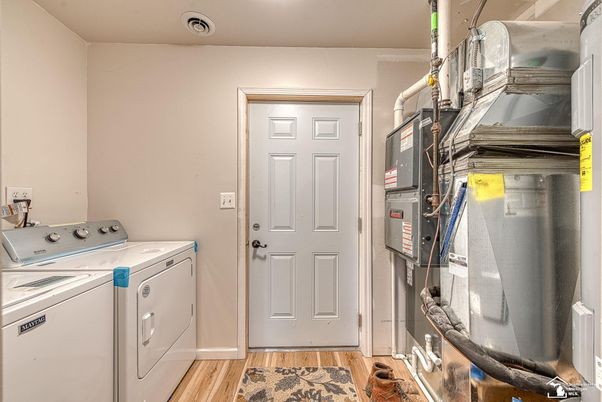 Interior, Washer, Wood Texture Flooring