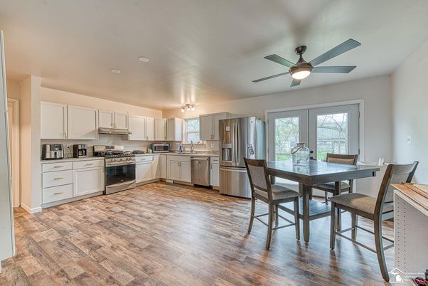 Dining room, Interior, Kitchen, Stainless Steel Appliances, Wood Texture Flooring