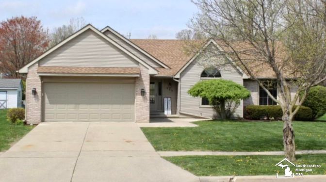Attached, Exterior, Facade, Ranch