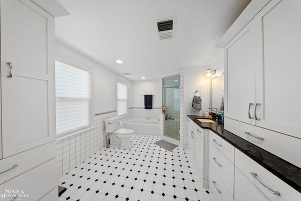 Bathroom, Interior, Recessed Lighting