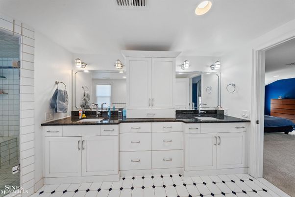 Bathroom, Dual Sink Vanities, Interior, Recessed Lighting