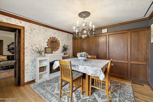 Chandelier, Dining room, Fireplace, Interior, Wood Texture Flooring